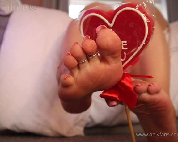 Footsiegalore aka Footsiegalore OnlyFans - Love you guys! Happy Valentine’s Day! Thank you so much for the lovely messages, gifts and love