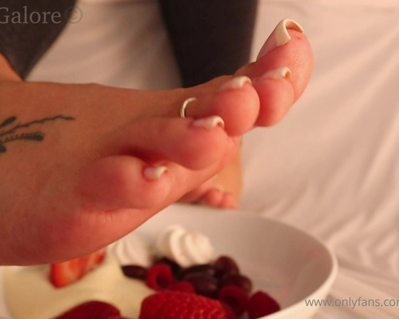 Footsiegalore aka Footsiegalore OnlyFans - It’s dessert time! Don’t worry I know just how you like it served