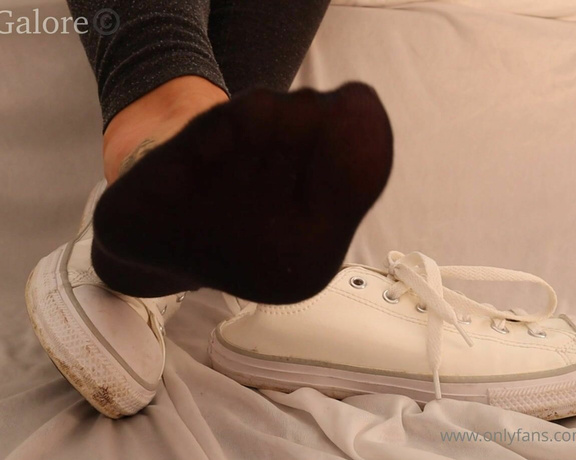 Footsiegalore aka Footsiegalore OnlyFans - Converse and sock removal video! I know how bad you want to sniff my hot sweaty soles