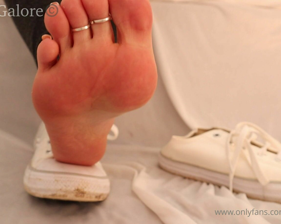 Footsiegalore aka Footsiegalore OnlyFans - Converse and sock removal video! I know how bad you want to sniff my hot sweaty soles