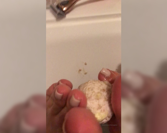 Footsiegalore aka Footsiegalore OnlyFans - Lush butterball bath bomb made my feet so soft