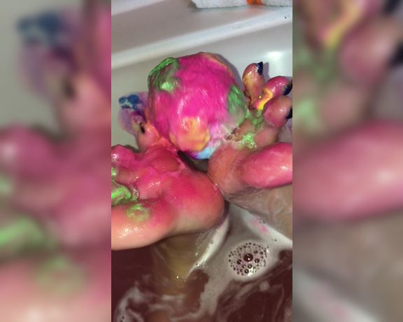 Footsiegalore aka Footsiegalore OnlyFans - Only fans exclusive! Bath time bath bomb fun!