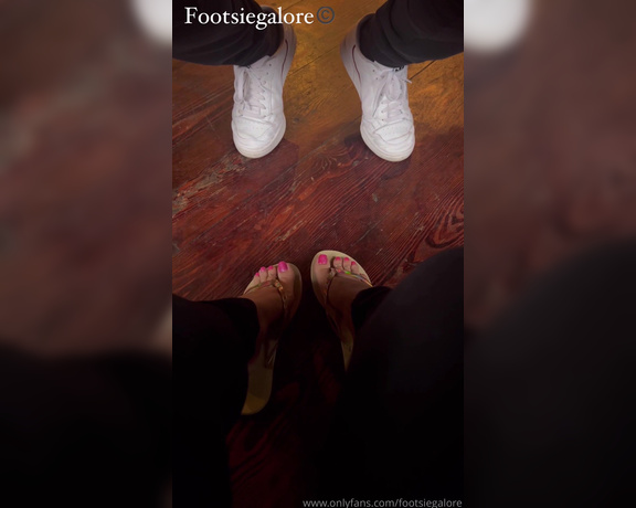 Footsiegalore aka Footsiegalore OnlyFans - Out for lunch, if you could hear my flip flops slapping against my soles how badly would you wish