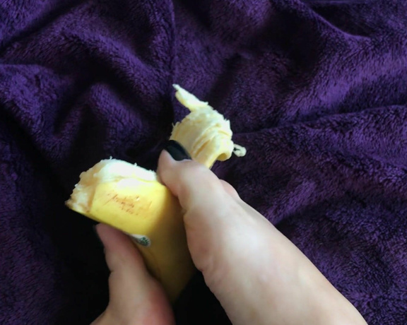 Footsiegalore aka Footsiegalore OnlyFans - Only fans exclusive! Peeling my banana with my toes