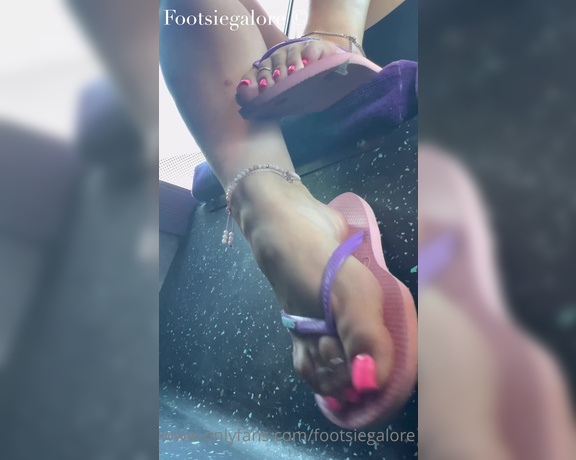 Footsiegalore aka Footsiegalore OnlyFans - Flip flop Friday! Just flipping and flopping on the bus, I spotted the cctv cameras for the first