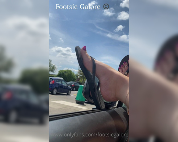 Footsiegalore aka Footsiegalore OnlyFans - Just flippin and floppin my flip flops out the car window, spotted some guys watching from their car