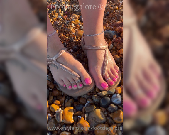 Footsiegalore aka Footsiegalore OnlyFans - Seaside Sunday!! The sound of the sea and feeling it swirl around my toes and soles is just heavenly