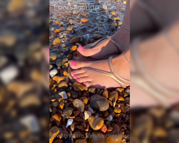 Footsiegalore aka Footsiegalore OnlyFans - Seaside Sunday!! The sound of the sea and feeling it swirl around my toes and soles is just heavenly