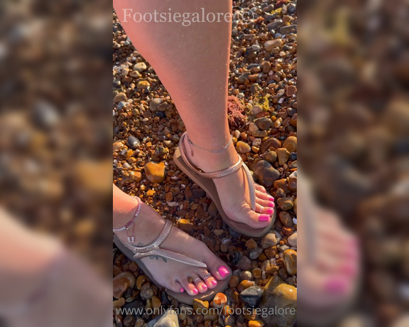 Footsiegalore aka Footsiegalore OnlyFans - Seaside Sunday!! The sound of the sea and feeling it swirl around my toes and soles is just heavenly