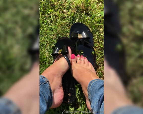 Footsiegalore aka Footsiegalore OnlyFans - Only fans exclusive Glistening toes in my new flip flops! dangling in the sunshine video