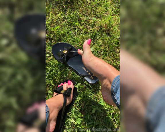 Footsiegalore aka Footsiegalore OnlyFans - Only fans exclusive Glistening toes in my new flip flops! dangling in the sunshine video