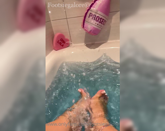 Footsiegalore aka Footsiegalore OnlyFans - Splashing fun and feeling wild watch out you might get wet!