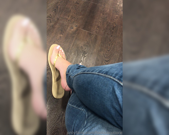 Footsiegalore aka Footsiegalore OnlyFans - Only fans exclusive! Going shopping and for a friend to try things on and my feet can’t stay still