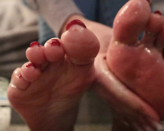 Footsiegalore aka Footsiegalore OnlyFans - I think I may have used too much coconut oil what do you think