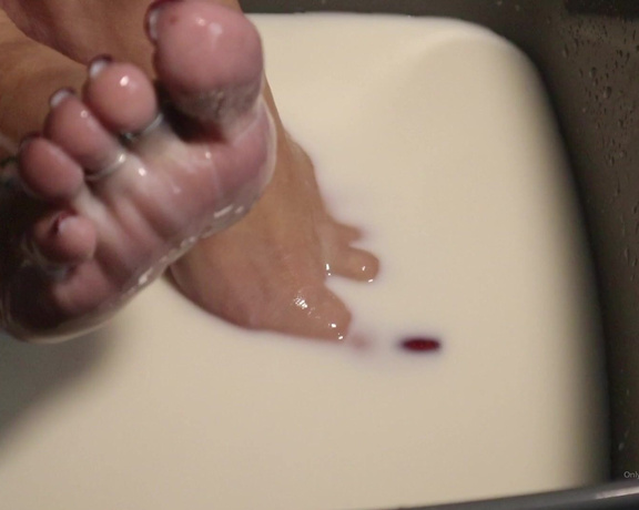 Footsiegalore aka Footsiegalore OnlyFans - Warm milk footsie foot bath! 9 minute video of pure dripping pampered toes