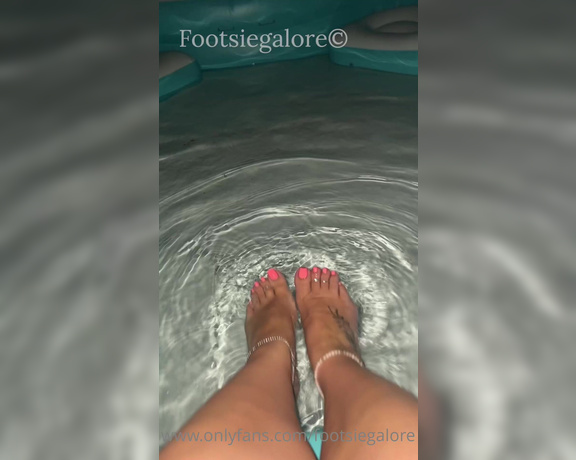 Footsiegalore aka Footsiegalore OnlyFans - Stormy! I had a fever and sat with my feet in the pool to cool down then the weather decided to help