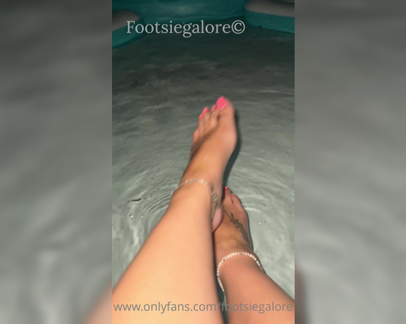 Footsiegalore aka Footsiegalore OnlyFans - Stormy! I had a fever and sat with my feet in the pool to cool down then the weather decided to help