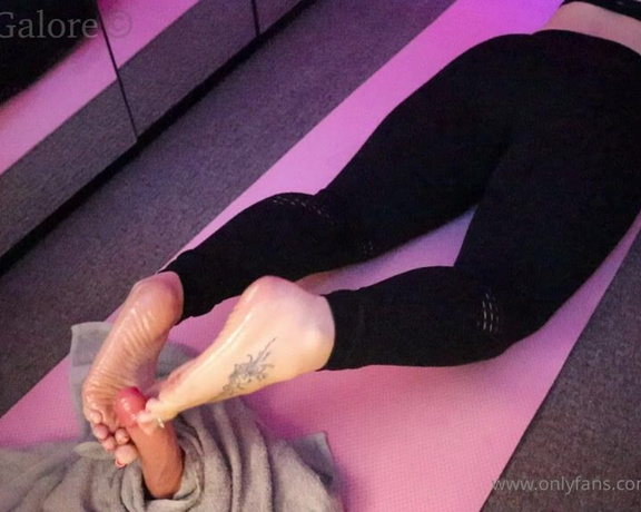 Footsiegalore aka Footsiegalore OnlyFans - Fj Friday yoga style