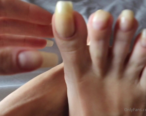 Vixen Arches aka Vixenarches OnlyFans - Long bare toenails and fingernails