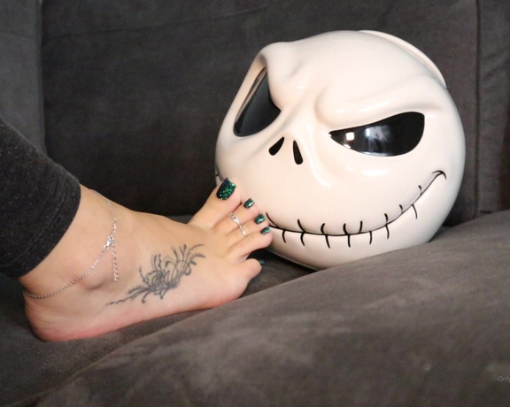 Footsiegalore aka Footsiegalore OnlyFans - Did you know I have a thing for Jack Skellington he looks kinda pleased to be in this position