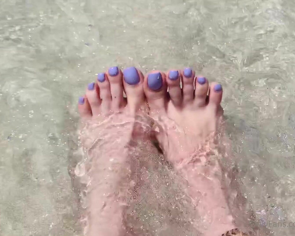 Vixen Arches aka Vixenarches OnlyFans - Beach feet I’ll be back to my regular type of videos next week!