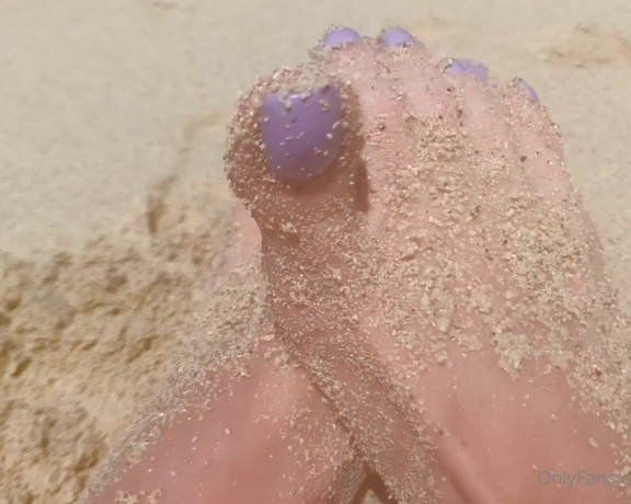 Vixen Arches aka Vixenarches OnlyFans - Beach feet I’ll be back to my regular type of videos next week!