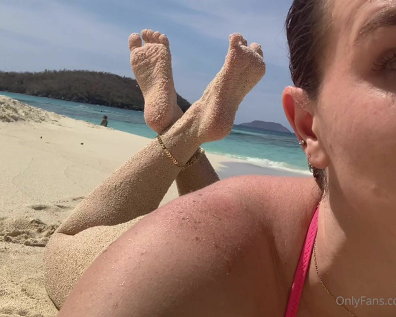 Vixen Arches aka Vixenarches OnlyFans - Beach feet I’ll be back to my regular type of videos next week!