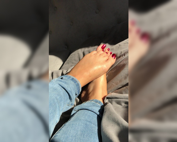 Footsiegalore aka Footsiegalore OnlyFans - Footsie only fans exclusive 5 min slightly oily Red toe tease video