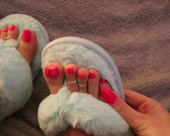 Footsiegalore aka Footsiegalore OnlyFans - I was treated to these over Xmas literally they are so fluffy I could hardly squeeze my foot