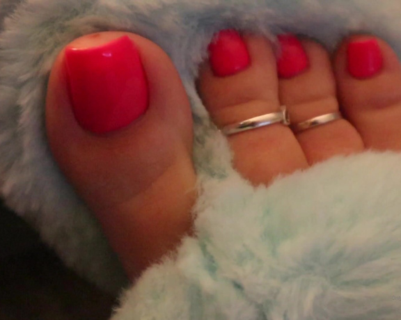 Footsiegalore aka Footsiegalore OnlyFans - I was treated to these over Xmas literally they are so fluffy I could hardly squeeze my foot