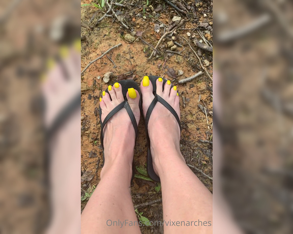 Vixen Arches aka Vixenarches OnlyFans - I didn’t think I would, but I really love this yellow It really makes my long toenails pop My feet