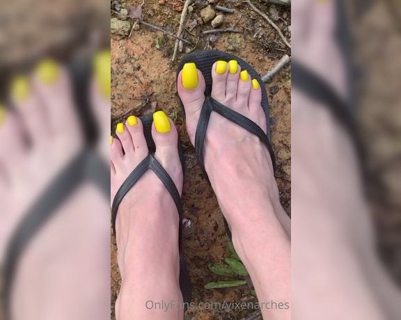 Vixen Arches aka Vixenarches OnlyFans - I didn’t think I would, but I really love this yellow It really makes my long toenails pop My feet