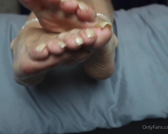 Vixen Arches aka Vixenarches OnlyFans - Oily soles and long bare toenails video with JOI elements