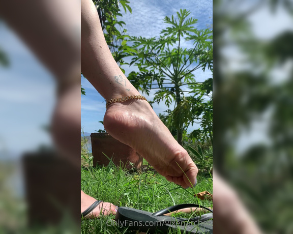 Vixen Arches aka Vixenarches OnlyFans - A little flip flop dangle in the garden