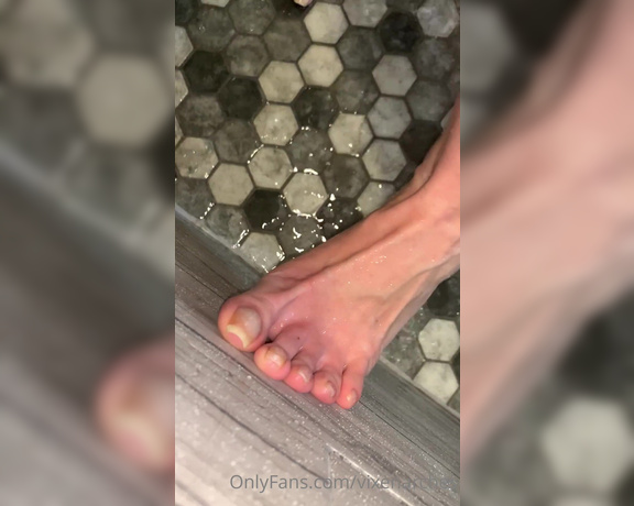 Vixen Arches aka Vixenarches OnlyFans - Found this brief bare toenails video I took in the shower that I never posted What kind of videos