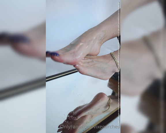 Vixen Arches aka Vixenarches OnlyFans - Oil play on a mirror twice the excitement (Shot by mysoleweakness, edited by me)