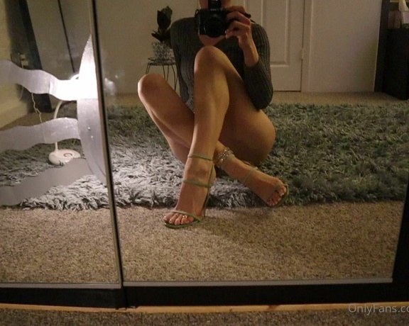 Vixen Arches aka Vixenarches OnlyFans - Sooo excited about my new sandals! I can’t wait for summer to be able to wear them out 6