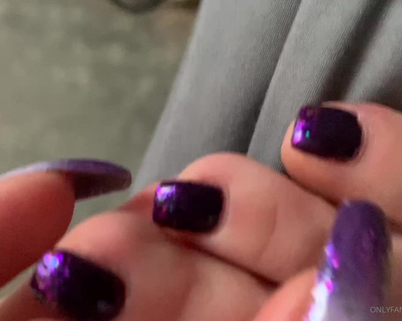 Vixen Arches aka Vixenarches OnlyFans - So obsessed with these unicorn flakes on my toenails they look slightly different depending