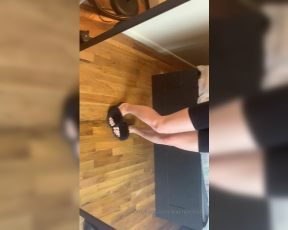 Vixen Arches aka Vixenarches OnlyFans - Long bare toenails and full body tease