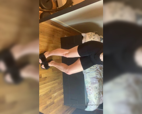 Vixen Arches aka Vixenarches OnlyFans - Long bare toenails and full body tease