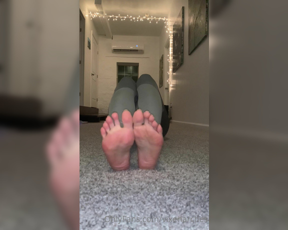 Vixen Arches aka Vixenarches OnlyFans - Stare at my soles as I stretch and work out a little