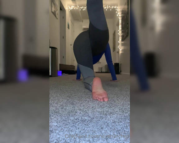 Vixen Arches aka Vixenarches OnlyFans - Stare at my soles as I stretch and work out a little