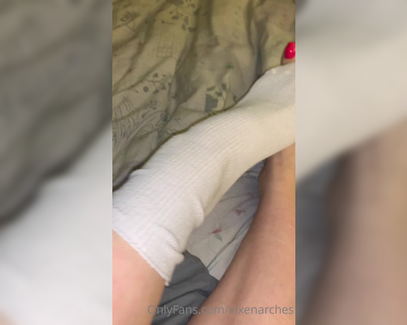 Vixen Arches aka Vixenarches OnlyFans - A little sock removal and toe closeups before bed
