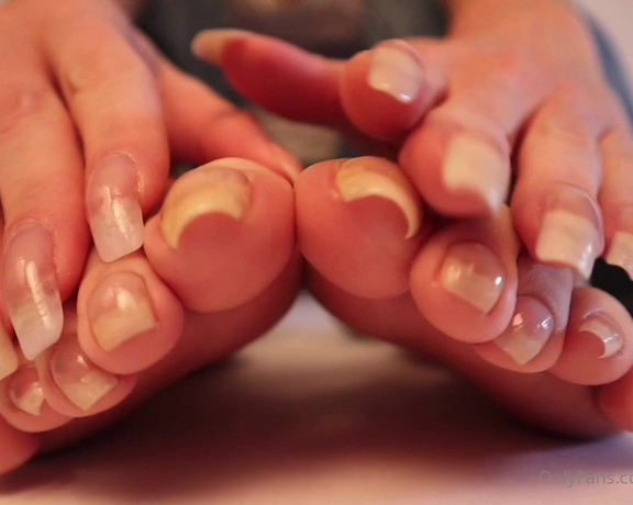 Vixen Arches aka Vixenarches OnlyFans - My first real attempt at ASMR Bare toenails and fingernails
