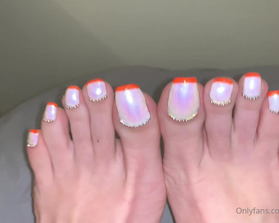 Vixen Arches aka Vixenarches OnlyFans - So before taking off this polish I tried a French pedi what do u think