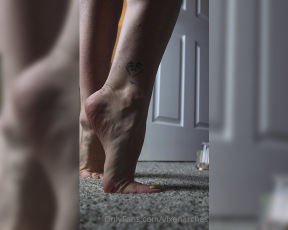 Vixen Arches aka Vixenarches OnlyFans - I love teasing you with my wrinkled soles, sexy arches and powerful calves