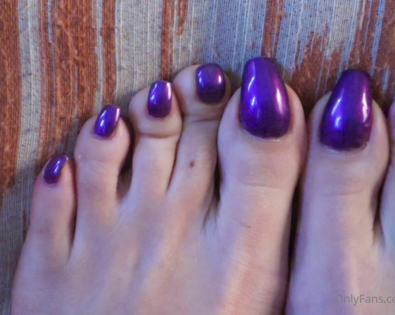 Vixen Arches aka Vixenarches OnlyFans - Closeup of my long toenails as I talk softly to you