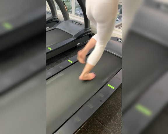 Vixen Arches aka Vixenarches OnlyFans - Throwback video Running barefoot on the treadmill