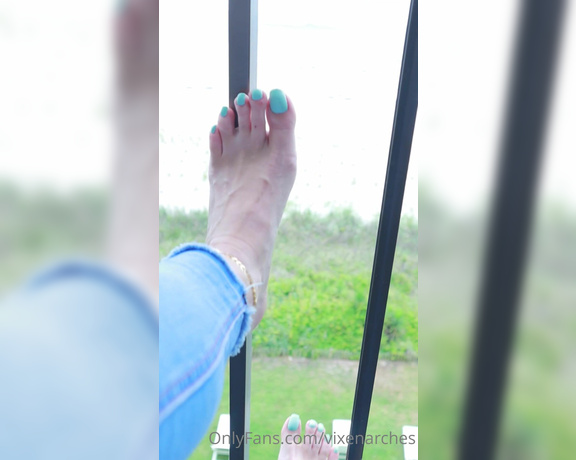 Vixen Arches aka Vixenarches OnlyFans - Balcony foot tease