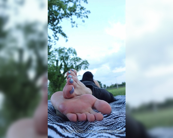 Vixen Arches aka Vixenarches OnlyFans - Spying on her feet in the park got you so excited